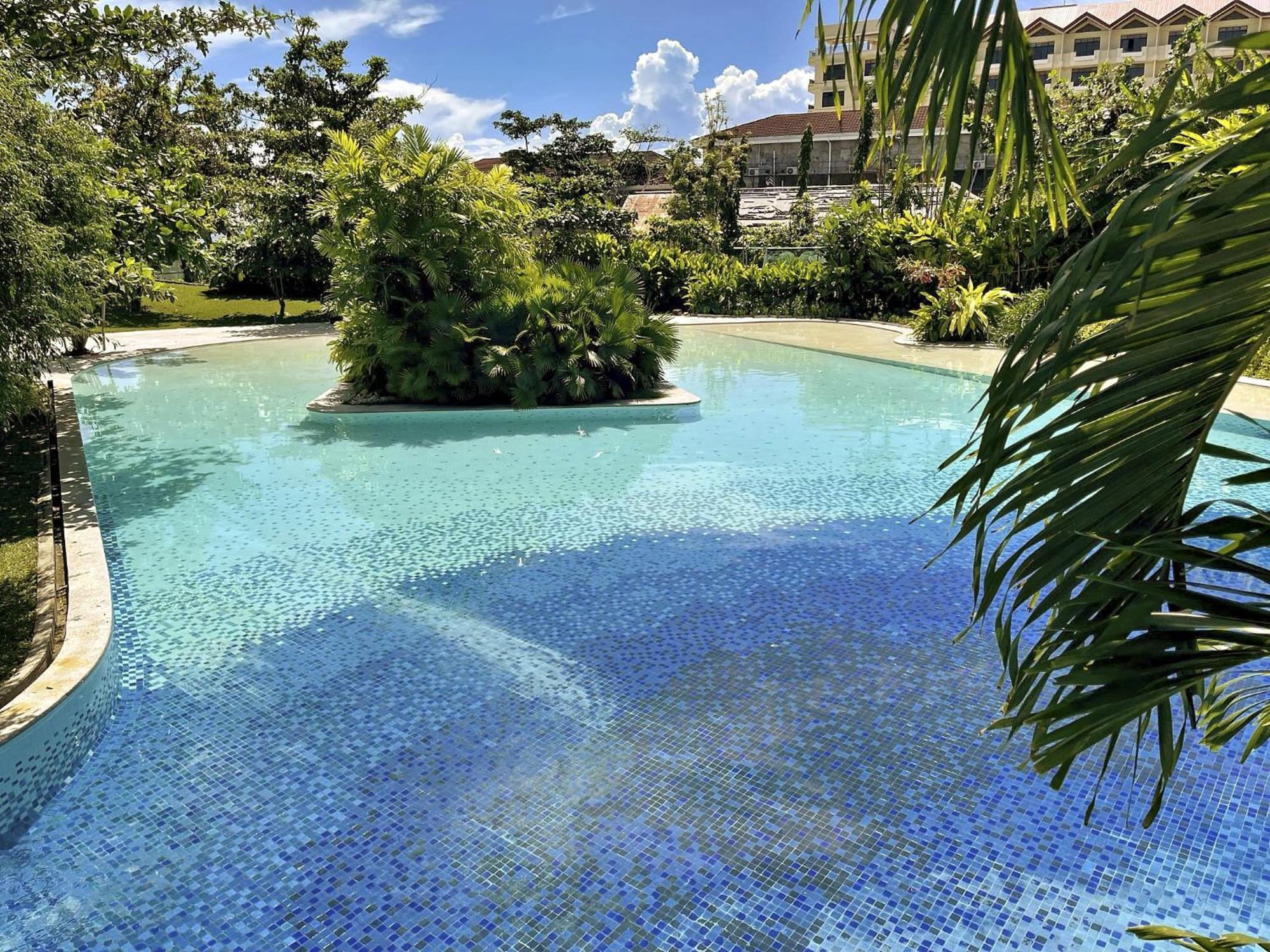 Dominiks Stylish Resort Gem Ocean View Pool Queen Bed At Tambuli 8 Floor Fast Wifi Lapu-Lapu City Exterior photo
